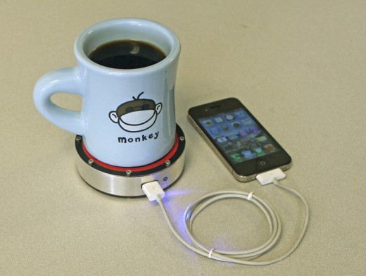 Smartphone-Akku mit Heiß- oder Kaltgetränk laden (Foto: Epiphany Labs/Kickstarter)